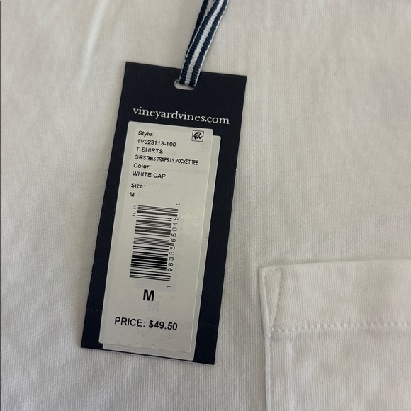 NWT Rare Mens medium Christmas vineyard vines white pit 21 length 28.5 - Picture 2 of 5